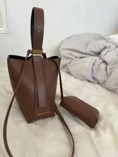 CHARLES & KEITH エドナバケツバッグ
