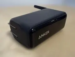 ANKER製モバイルバッテリー、ブラック、ケーブル付き。