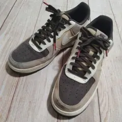 NIKE　ナイキ　エア フォース 1 1'07 LV8　スニーカー