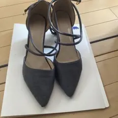 グレー スエード ポインテッドトゥ パンプス