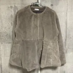 しまむらNOWNOW ピンクグレージュ ベージュフェイクファー ぺプラムコート
