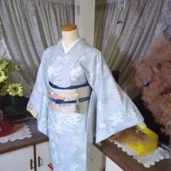 ごく薄い水色の地に、水仙の花が清々しく美しい、洗えるお着物です