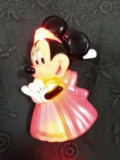 [販売終了品]ディズニーリゾート限定 プリンセスミニー 光るバッジキーホルダー