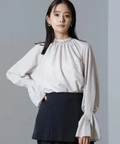ナノユニバース　タックフレアスリーブスタンドブラウス