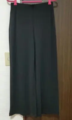 クレープジャージーストレートパンツ/丈短め　ユニクロ　オフィスカジュアル