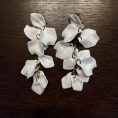 花　花びら　ピアス　ウェディング　貝　白のサムネイル
