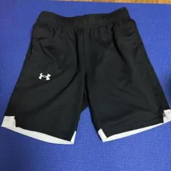 UNDER ARMORの短パン