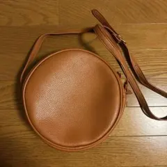 ブラウン ラウンド型ショルダーバッグ
