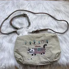猫の刺繍 中型ショルダーバッグ 可愛い