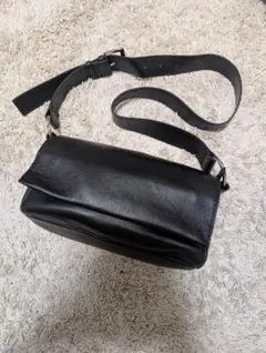 BEARDSLEY ブラック ショルダーバッグ　ボディバッグ