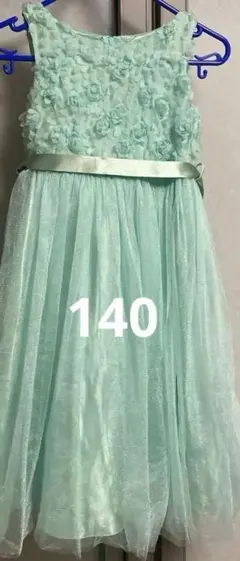140 ミントグリーンのドレス