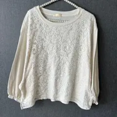 アースミュージックアンドエコロジーアイボリー レース バルーンスリーブ トップス