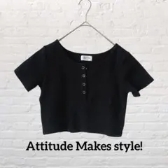 黒 ボタン付き クロップド丈Tシャツ スタイルアップ スッキリのサムネイル