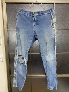 Levi's ダメージ加工 デニムパンツ