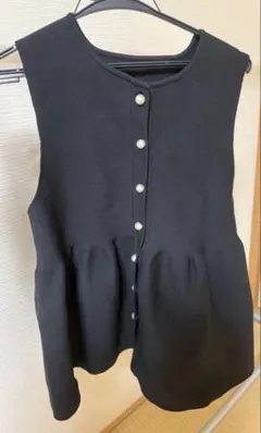 coca ブラック フレアベスト 美品 パールボタン