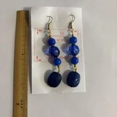 ハンドメイド 青いビーズ ロングピアス