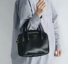 ブラックレザーハンドバッグ