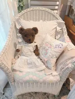 作家ベア♡首を傾げたブラウンベア　アンティークドレスとヘッドドレス付き❣️