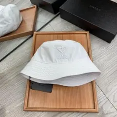 プラダ リナイロン バケットハット 白 美品 タグ付き