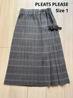 PLEATS PLEASE イッセイミヤケ スカート　サイズ1のサムネイル