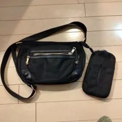 【美品】ブラックナイロンショルダーバッグ　サブポーチ付き