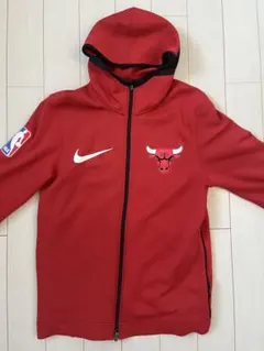 NIKE シカゴブルズ　チーム、スポーツ用パーカー　Mサイズ