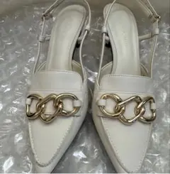 CHARLES & KEITH チャンキーチェーンリンクスリングバック パンプスのサムネイル
