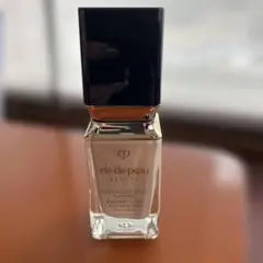 クレドポーポーテ　タンフリュイドエクラ　ナチュラル　オークル10