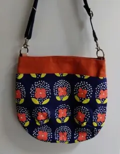 サコッシュ　サブバッグ　オレンジ　濃紺　花柄　合皮　　ポケット４つ　ハンドメイド