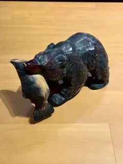 木製クマと魚の置物　阿寒湖　年皇作（記名あり） 木製クマと魚の置物 阿寒湖 年皇作（記名あり） - メルカリ