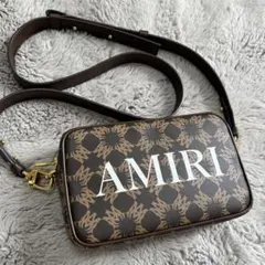 AMIRI アミリ ショルダーバッグ モノグラム ロゴ　御殿場アウトレット購入 AMIRI アミリ ショルダーバッグ モノグラム ロゴ 御殿場アウトレット