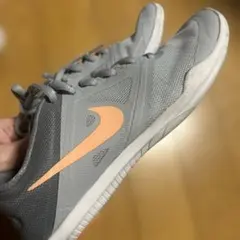 NIKE スニーカー　23.5cm