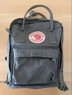 Fjallraven Kanken ミニ リュック ダークグリーン　カンケンのサムネイル