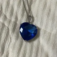 ハート型青いペンダントネックレス