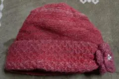 花モチーフ付きニット帽