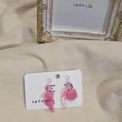isle** キッズイヤリング 猫の立体イヤリング チェーン付