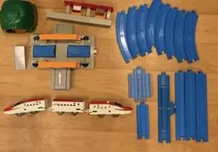 プラレールE5系はやぶさ+E5系後尾車、E6系こまち　アーチ踏切　ジャンク品