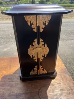 美品】厨子 仏壇 朱塗り 金具装飾 ミニ仏壇 御本尊 漆調 - メルカリ