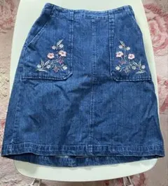 earth music&ecology 花刺繍 デニムスカート M インディゴのサムネイル