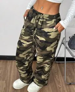 迷彩柄ワイドパンツ