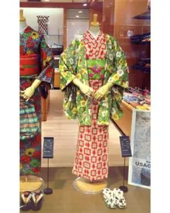 うさぎ小町　椿柄？　セミアンティーク羽織