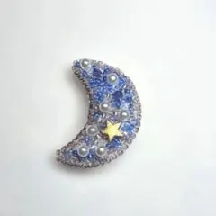 刺繍ブローチ・ビーズブローチ・ビーズ刺繍ブローチ/ 三日月・青・紫