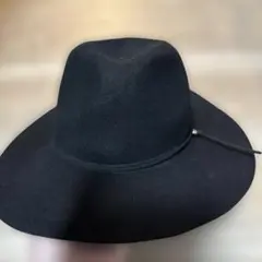 黒のウールフェルトハット