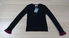 【新品タグ付】黒と赤のフリル付き長袖ニット