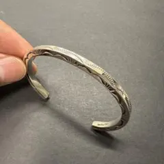 美品】Navajo Leander Tahe カットワーク バングル 9mm幅 - メルカリ