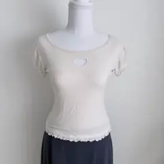 アイボリー 胸元ハート 半袖トップス
