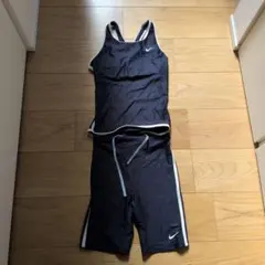 NIKEネイビー タンクトップとショートパンツの水着セット160