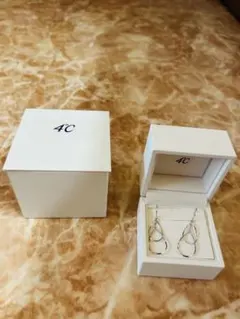 ★値下げ★4℃ ダブルドロップフックピアス K10 ホワイトゴールドBOX付き