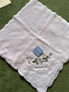 WYSTWOOD 刺繍入りピンクハンカチ