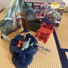 ジュラシックワールド サバイバルキャンプ　バトルマウンテン　フィギュア３体付き
